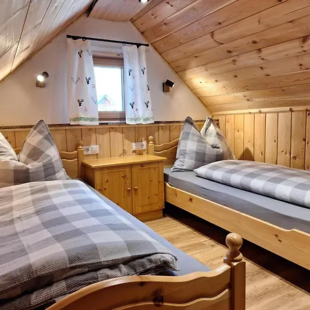 Lantgård Leitnerbauer's Troadkasten *