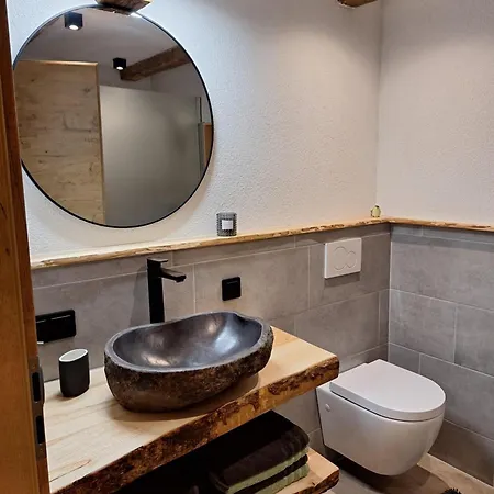 Leitnerbauer's Troadkasten *